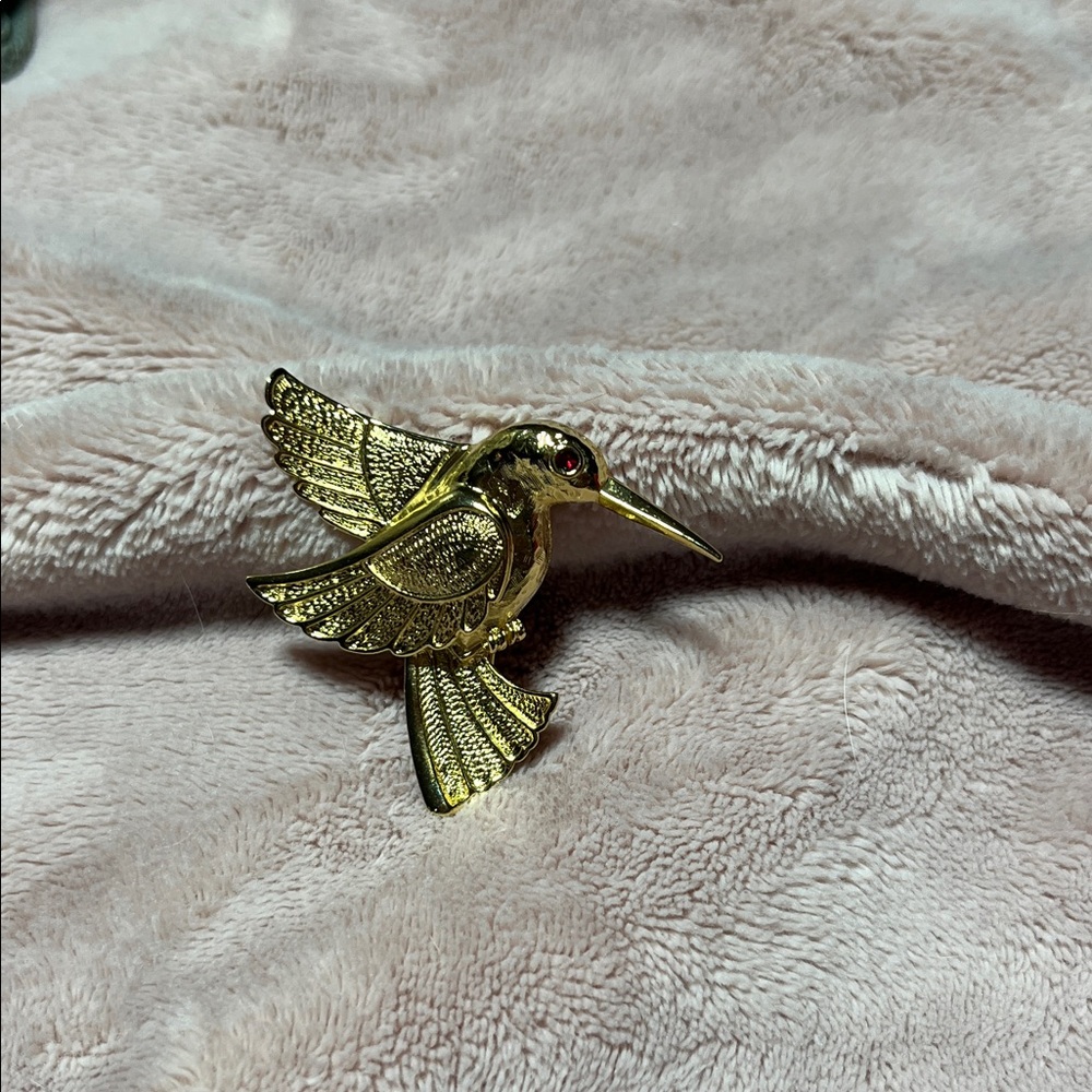 Avon Gold Hummingbird Brooch with Red Eye